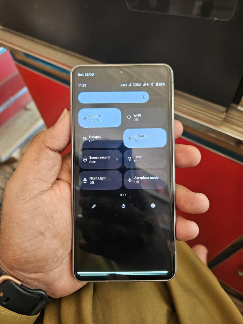 Sharp Aquos Sense7 plus 1