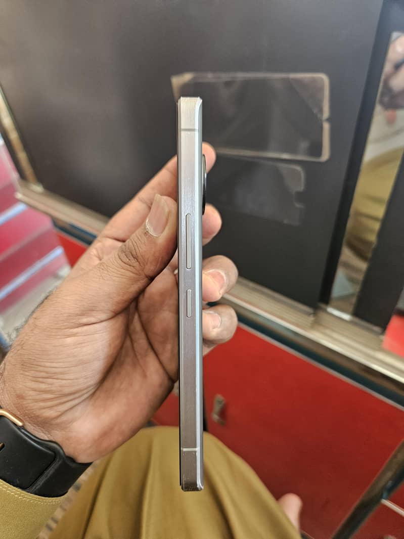 Sharp Aquos Sense7 plus 3