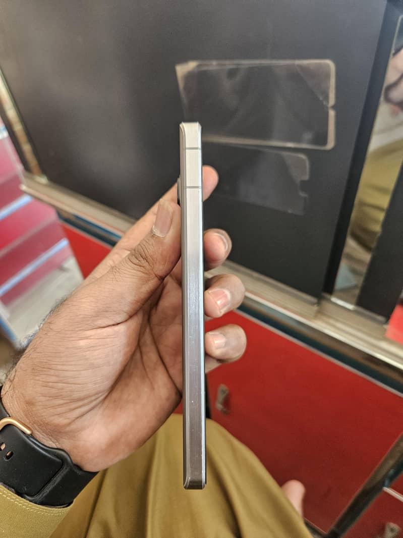 Sharp Aquos Sense7 plus 4