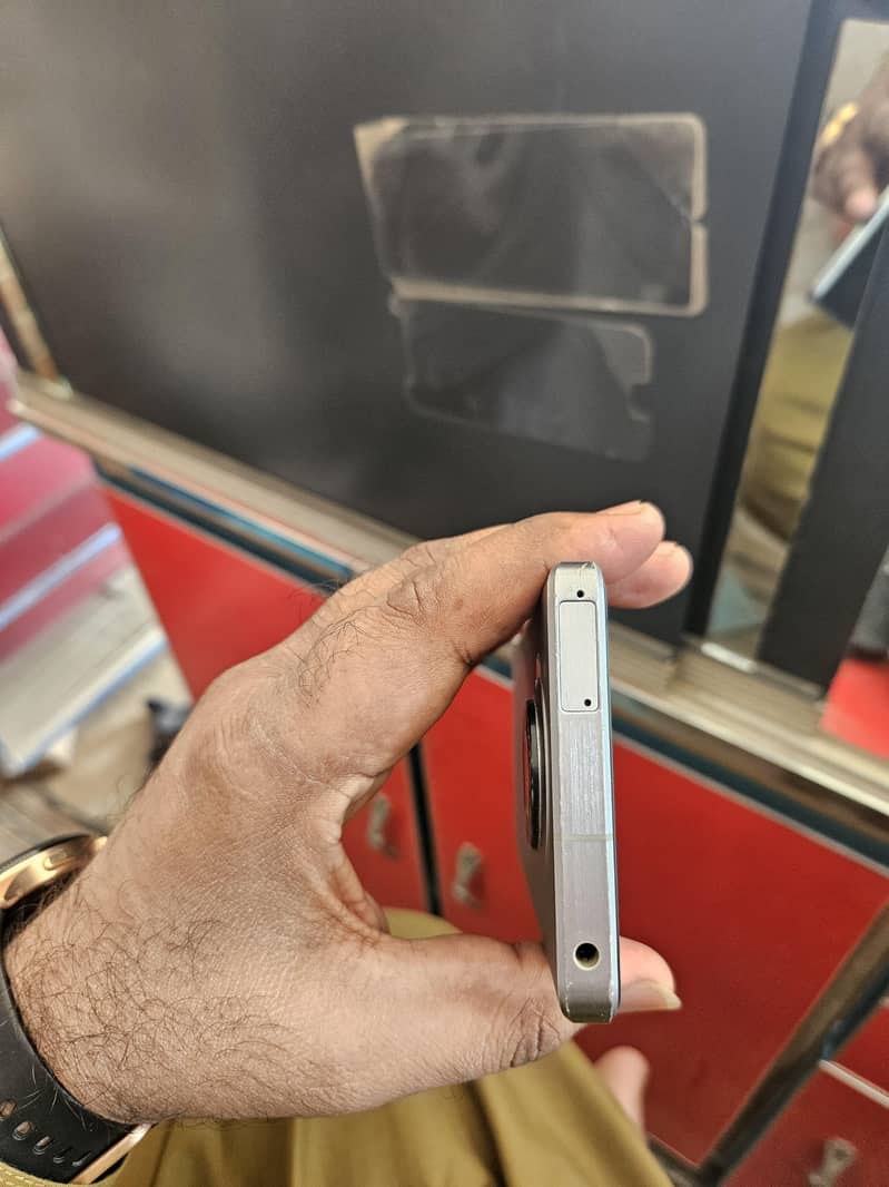 Sharp Aquos Sense7 plus 5