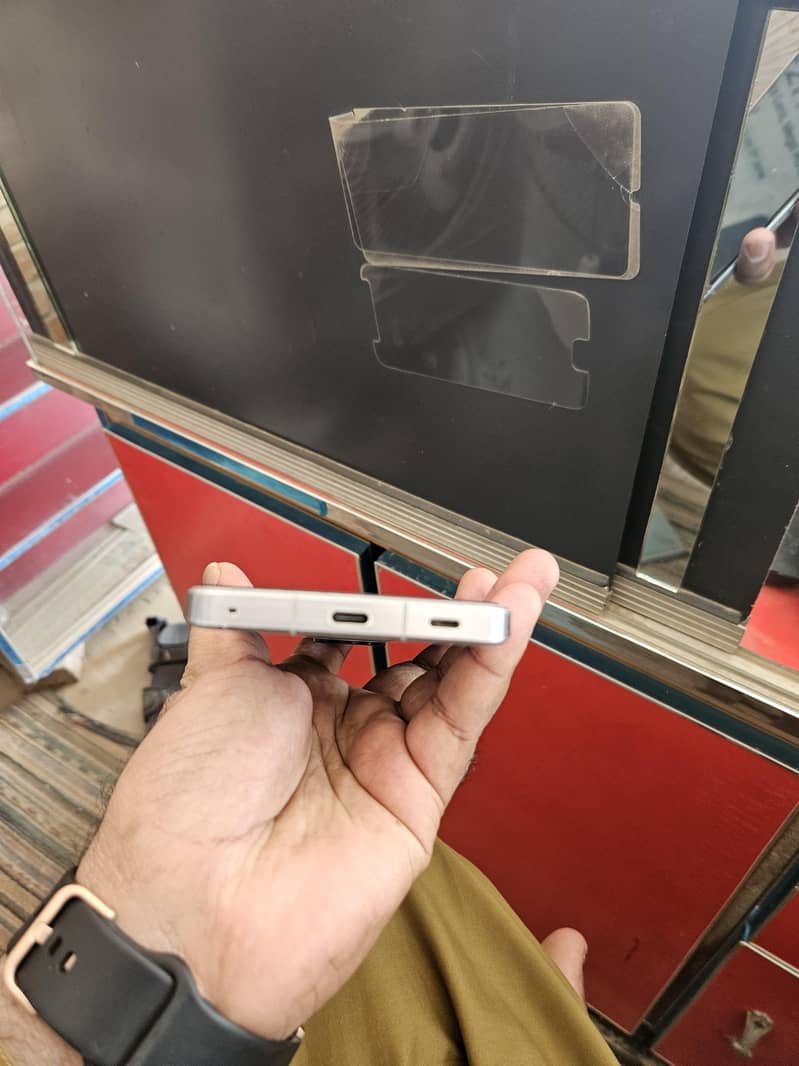 Sharp Aquos Sense7 plus 6