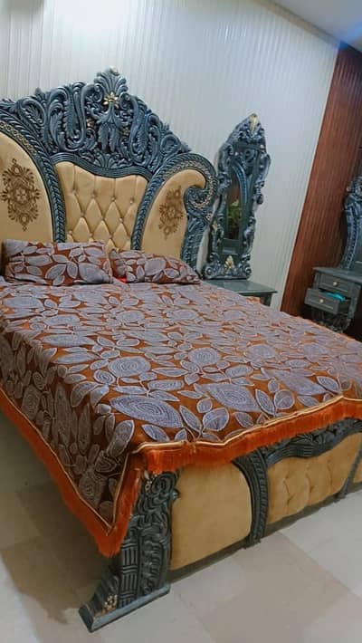 Royal luxury chinioti bedset. king size with dressing and side table
