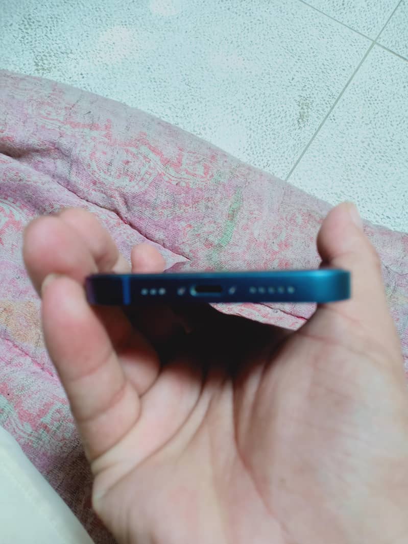 Apple iPhone 13 5