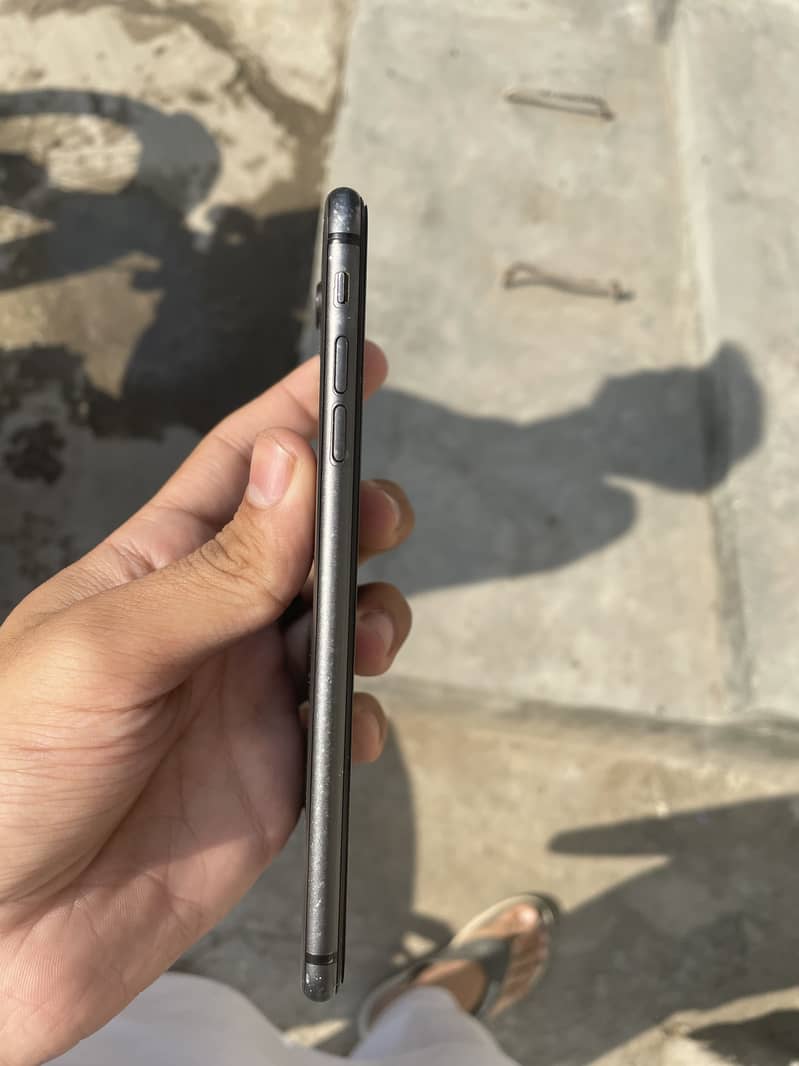 Apple iPhone 8 Plus 1