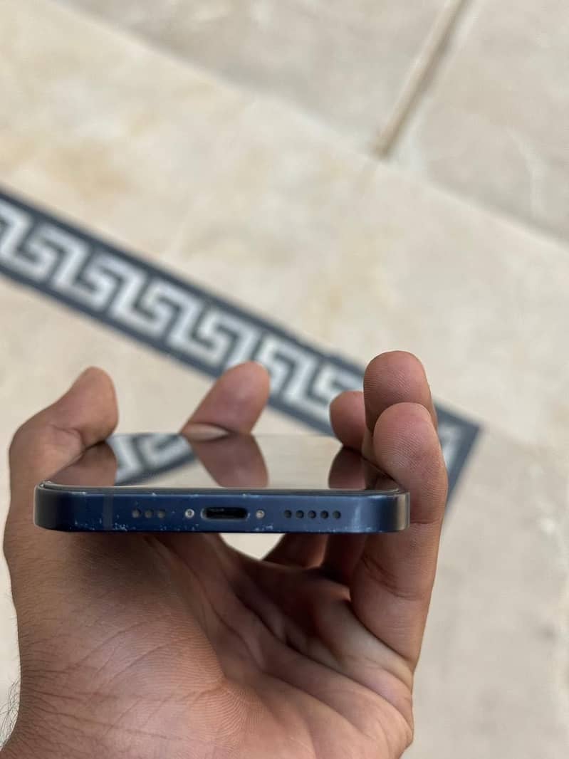Apple iPhone 12 6