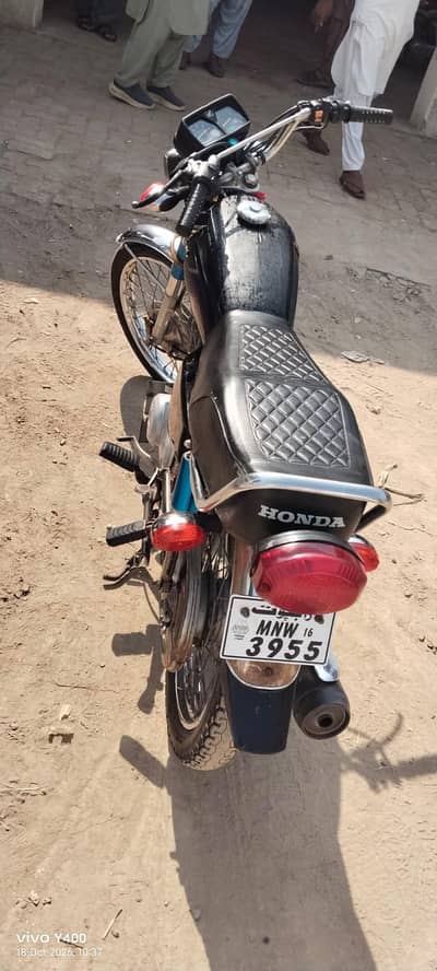 Honda CG 125 black color