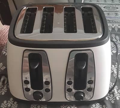 Brand New 4 Slices Toaster by Russell Hobbs for Sale