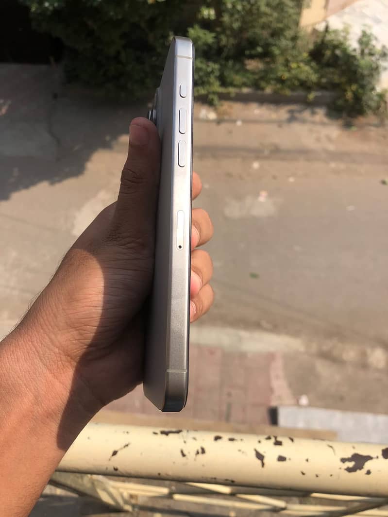 Apple iPhone 15 Pro Max 0