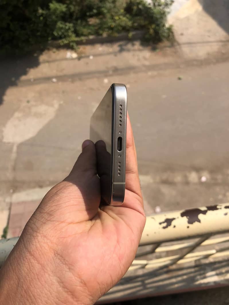 Apple iPhone 15 Pro Max 3
