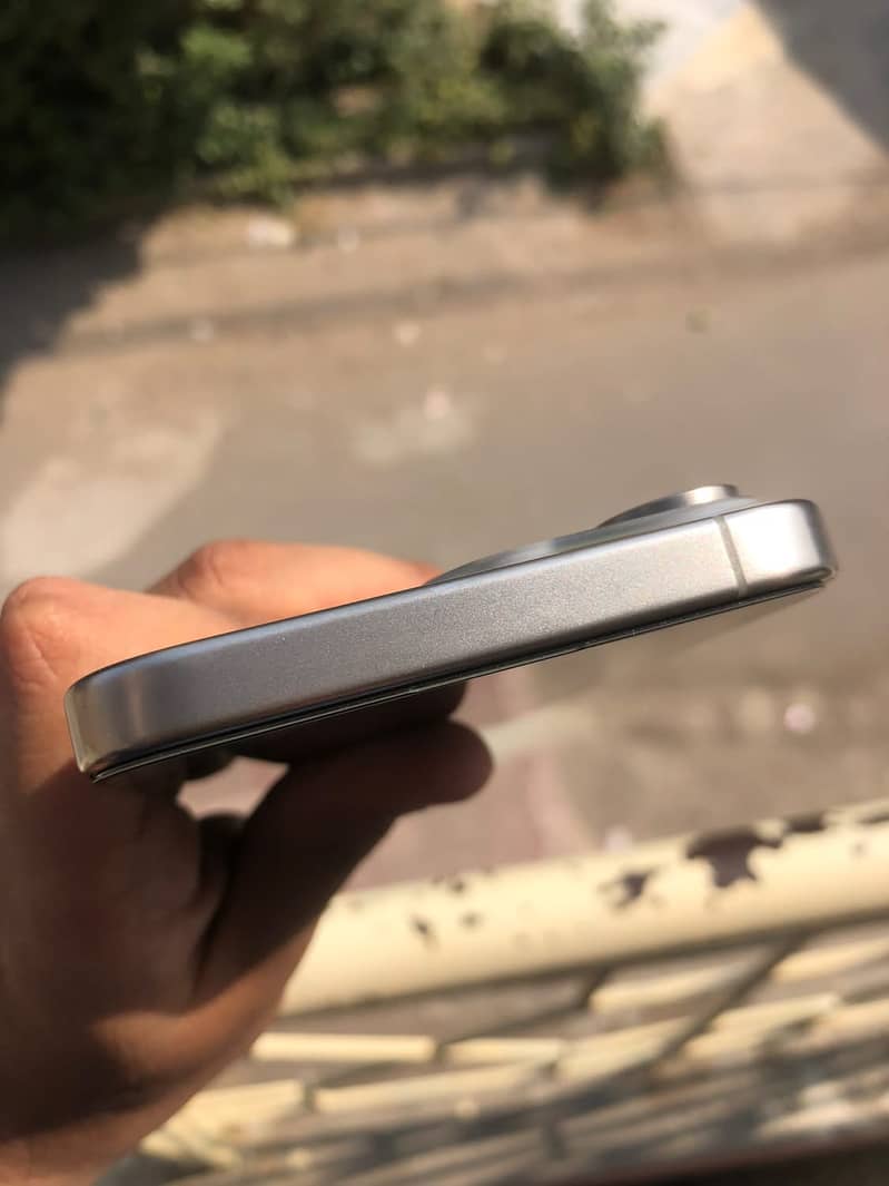 Apple iPhone 15 Pro Max 4