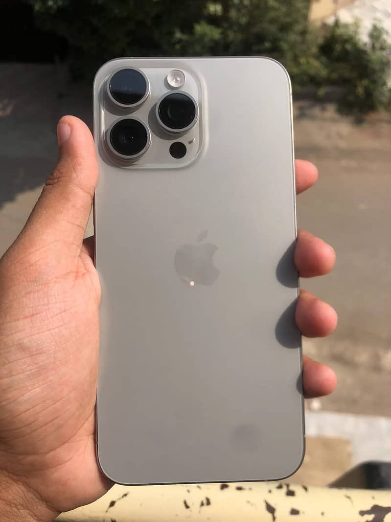 Apple iPhone 15 Pro Max 5