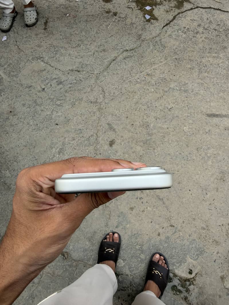 Apple iPhone 17 Pro Max 4