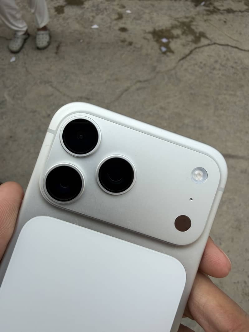 Apple iPhone 17 Pro Max 6