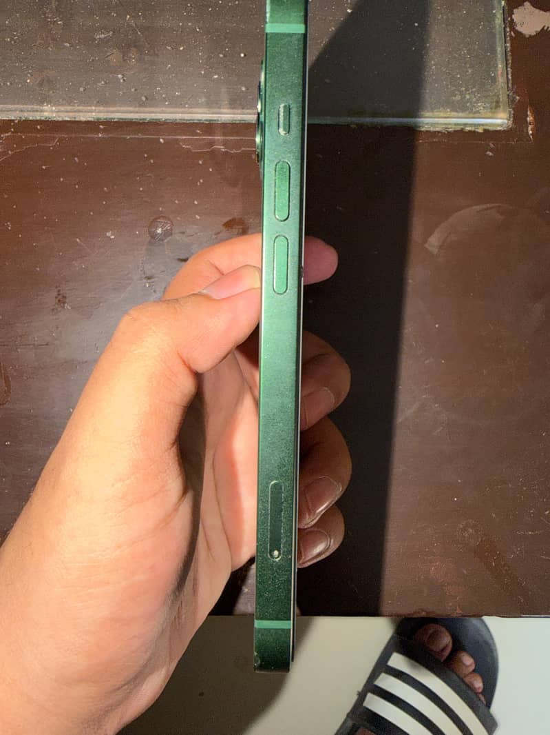 Apple iPhone 13 0