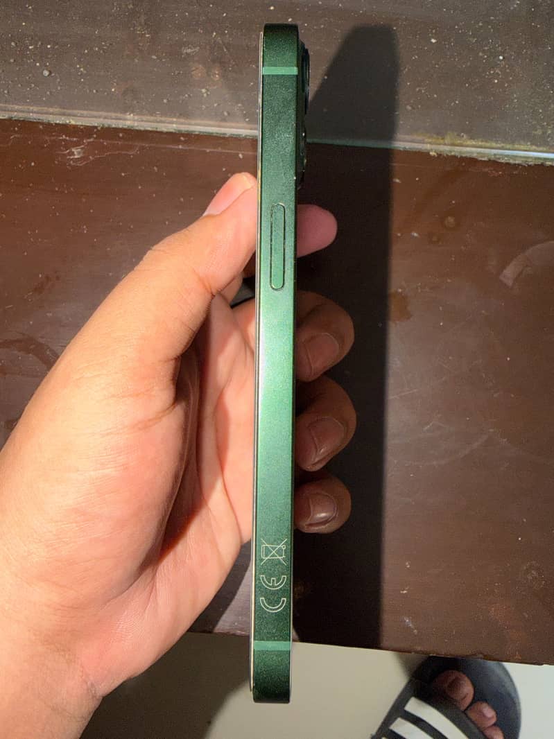 Apple iPhone 13 4