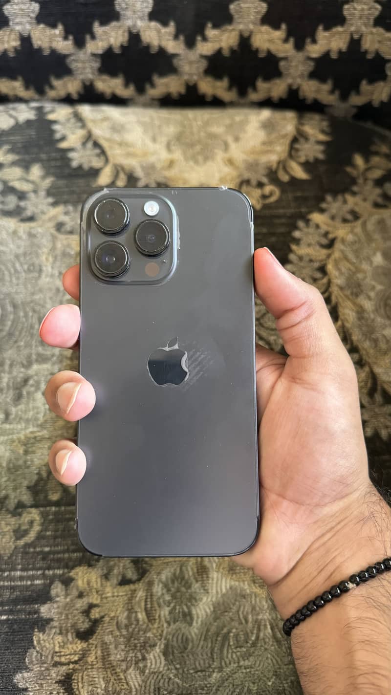 Apple iPhone 14 Pro Max 1