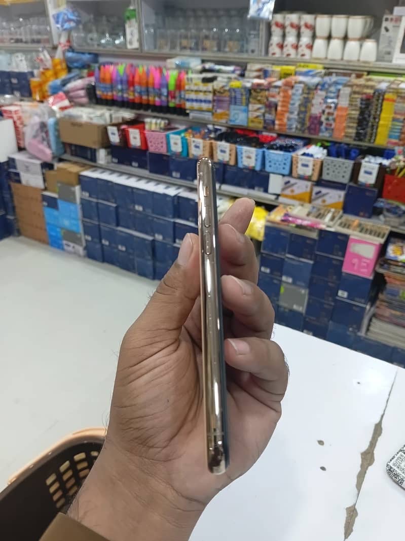 Apple iPhone 11 Pro 3
