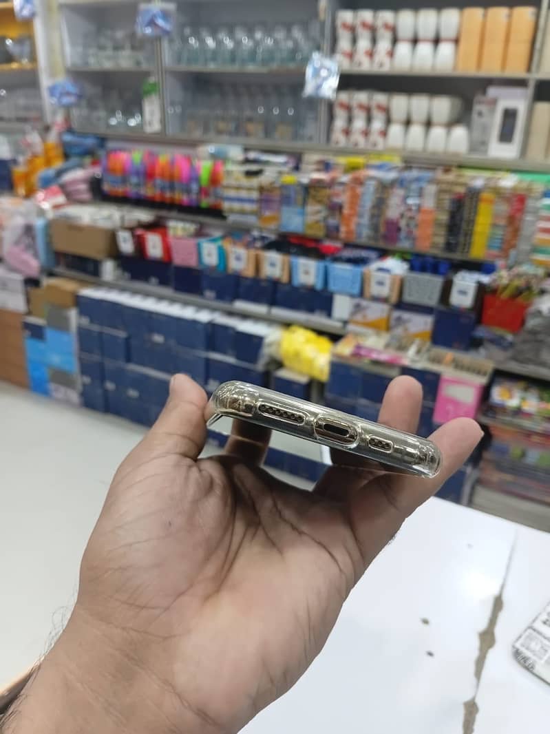 Apple iPhone 11 Pro 4