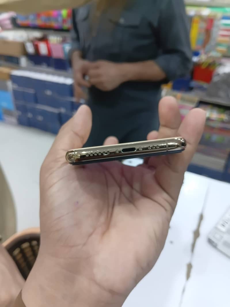 Apple iPhone 11 Pro 7