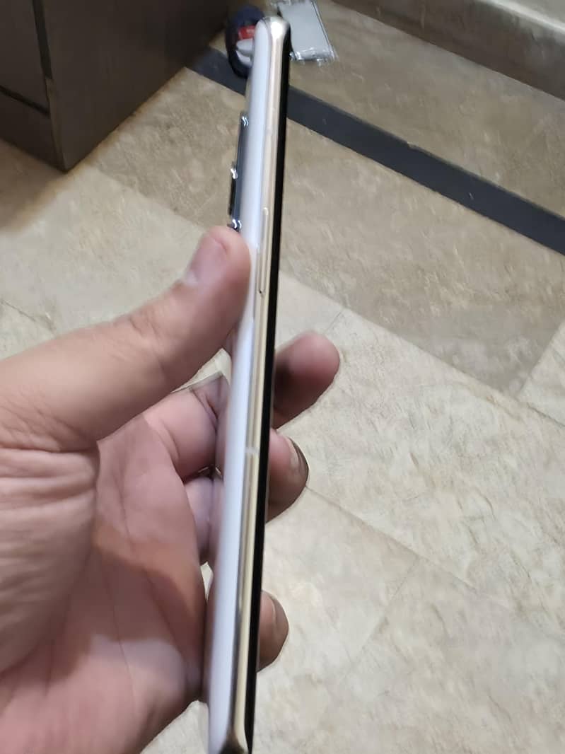 One Plus 10 Pro 4