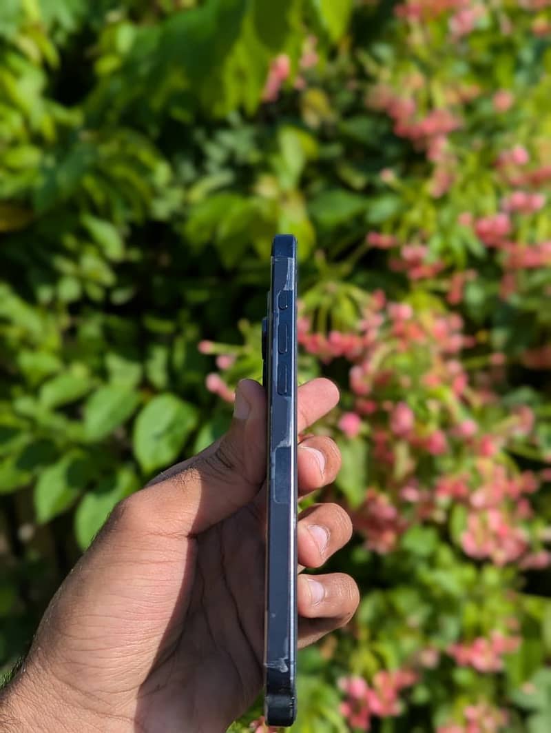Apple iPhone 15 Pro Max 3
