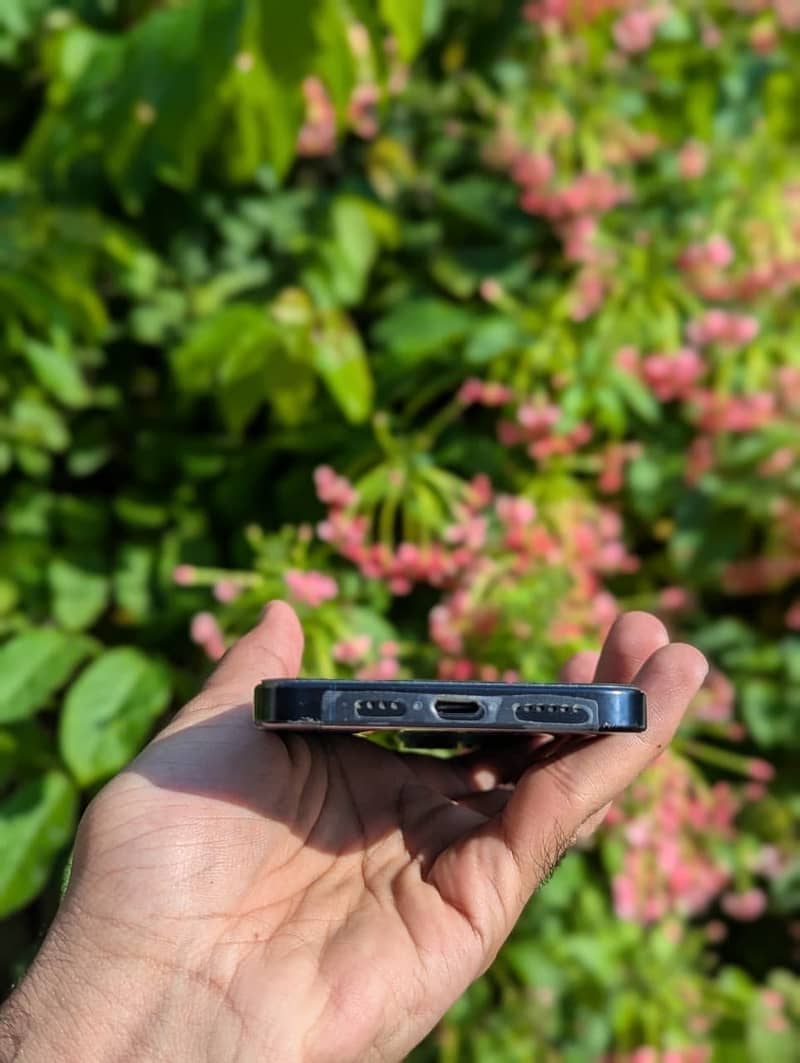 Apple iPhone 15 Pro Max 4