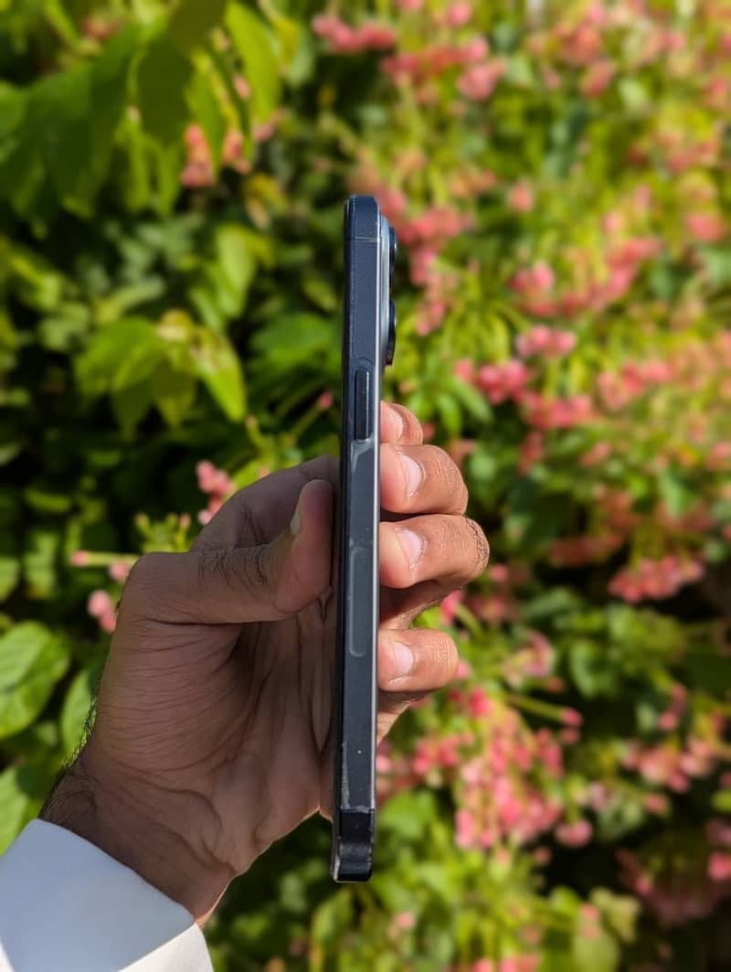 Apple iPhone 15 Pro Max 5