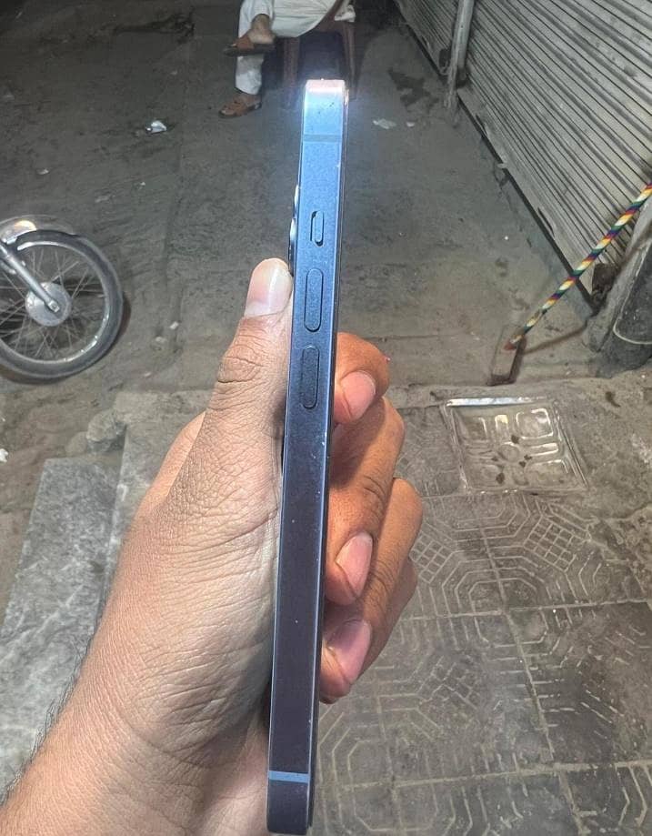 Apple iPhone 14 4