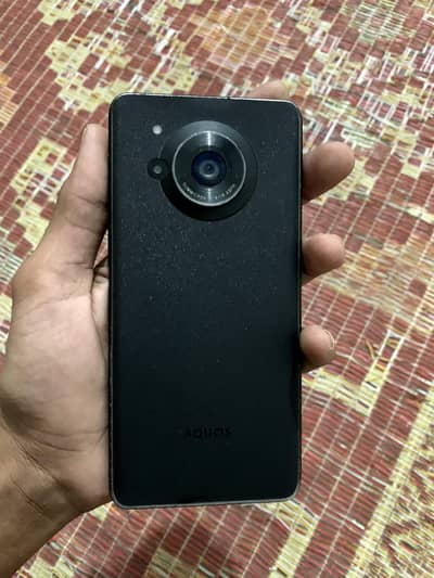AQUOS R7