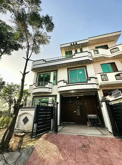 G 13 4.4 MARLA HOUSE AVAILABLE FOR SALE