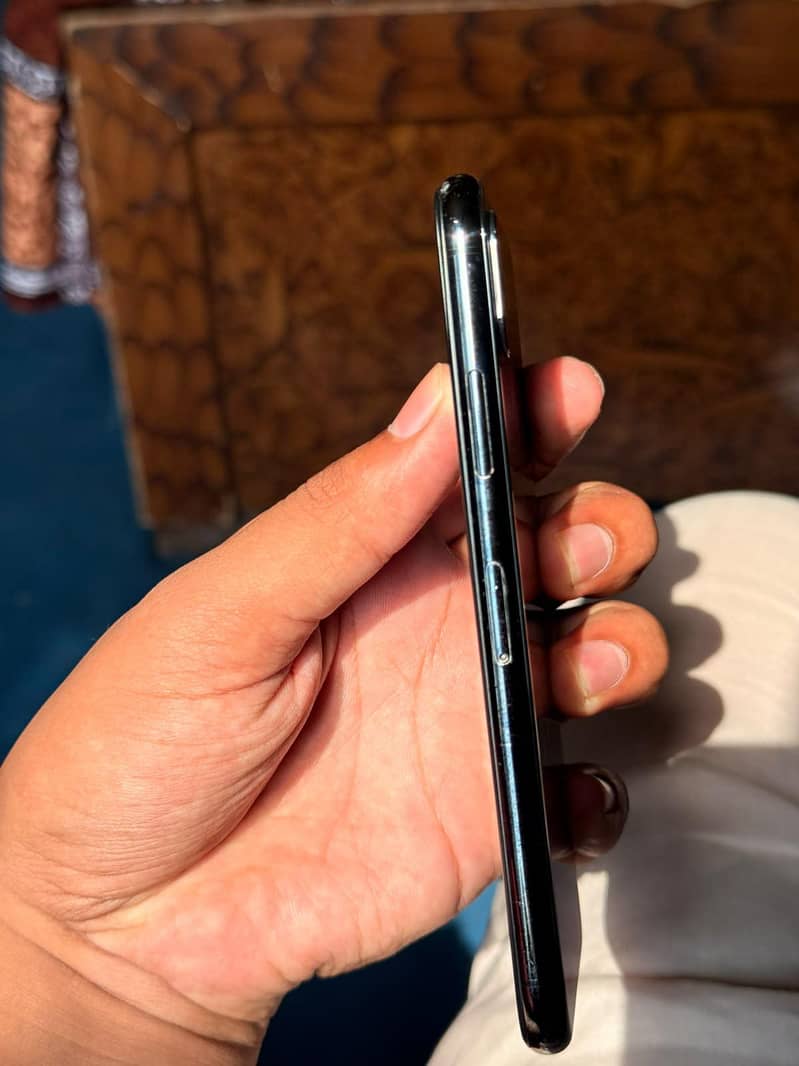 Apple iPhone X 4
