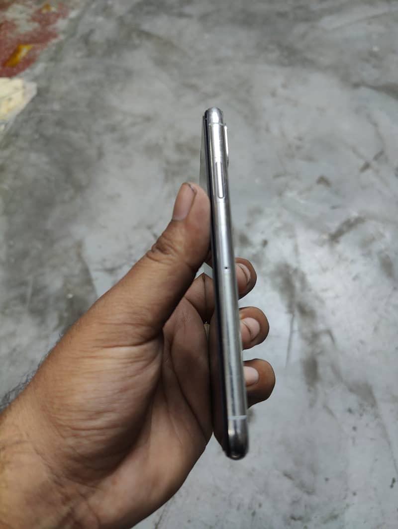 Apple iPhone X 5
