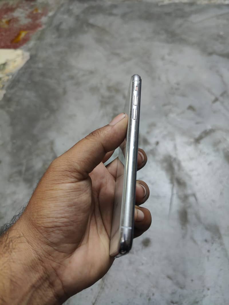 Apple iPhone X 6