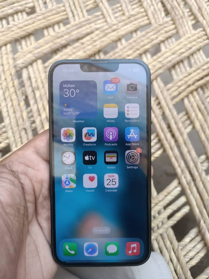 Apple iPhone 13 4