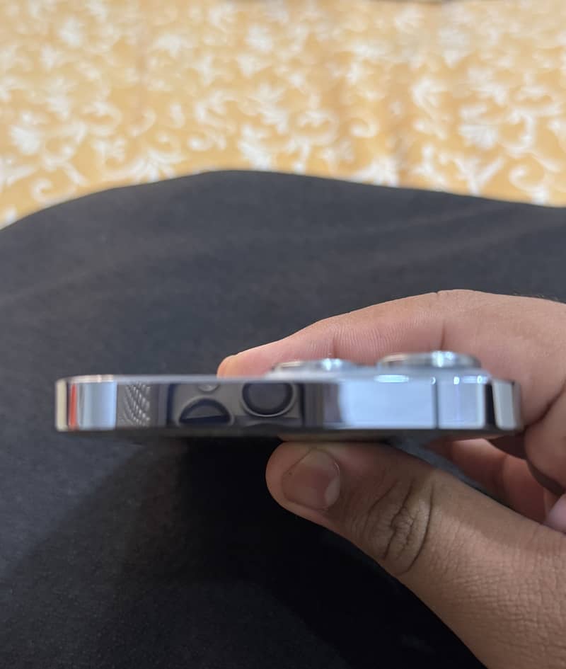 Apple iPhone 13 Pro 2