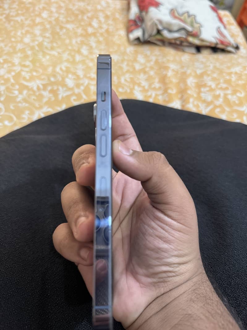 Apple iPhone 13 Pro 3