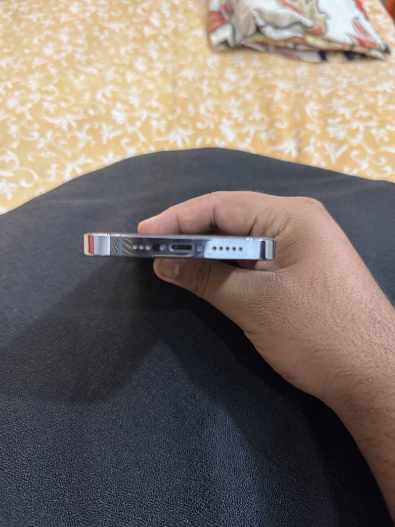 Apple iPhone 13 Pro 4