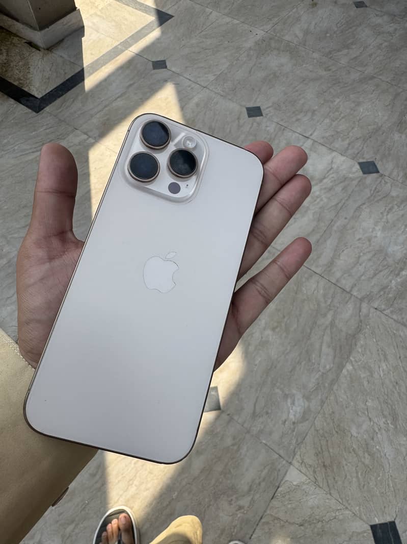 Apple iPhone 16 Pro Max 7