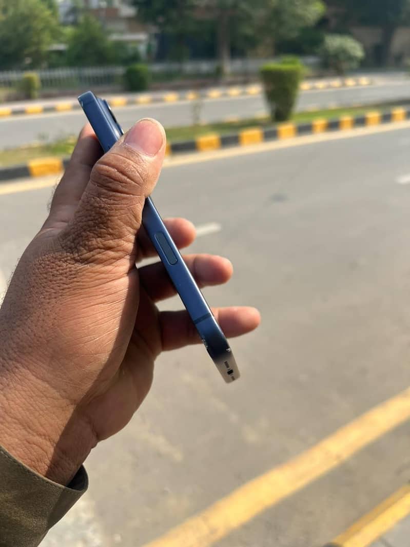 Apple iPhone 17 Pro Max 4