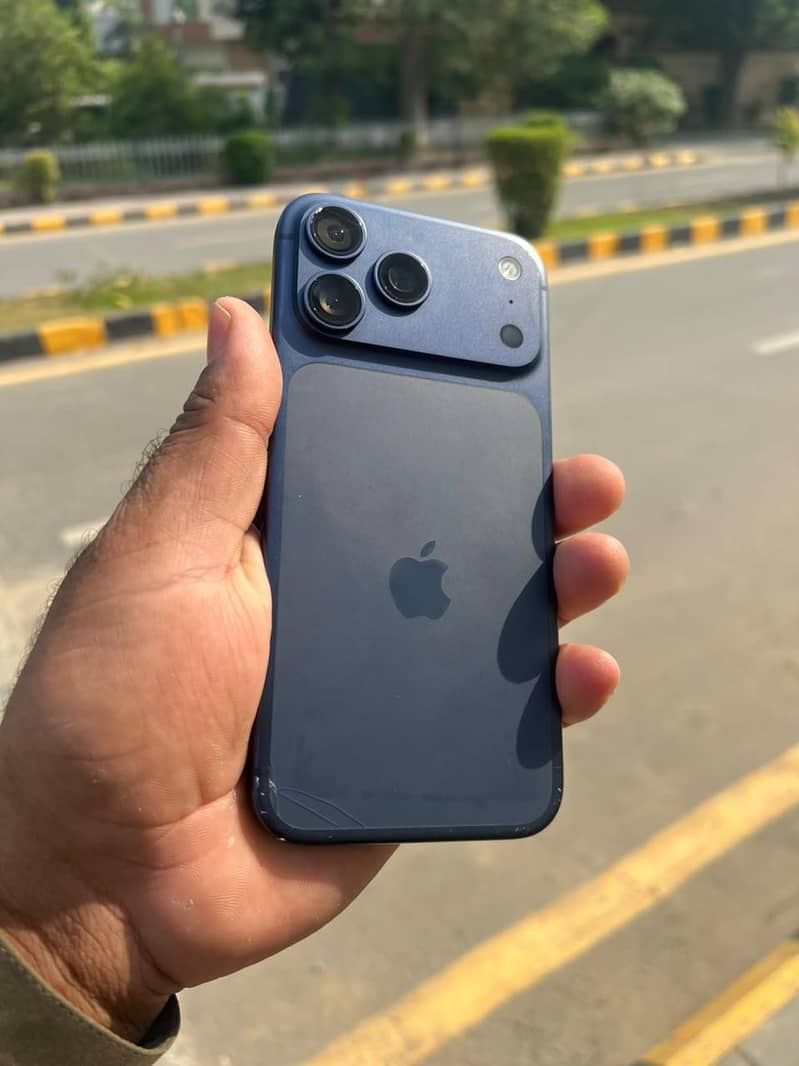 Apple iPhone 17 Pro Max 6