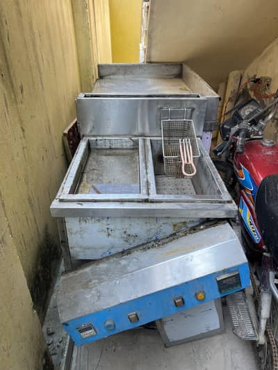 16 Litre Fryer  and 4 Foot helping table