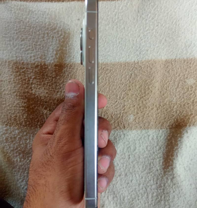 Apple iPhone 15 Pro Max 3
