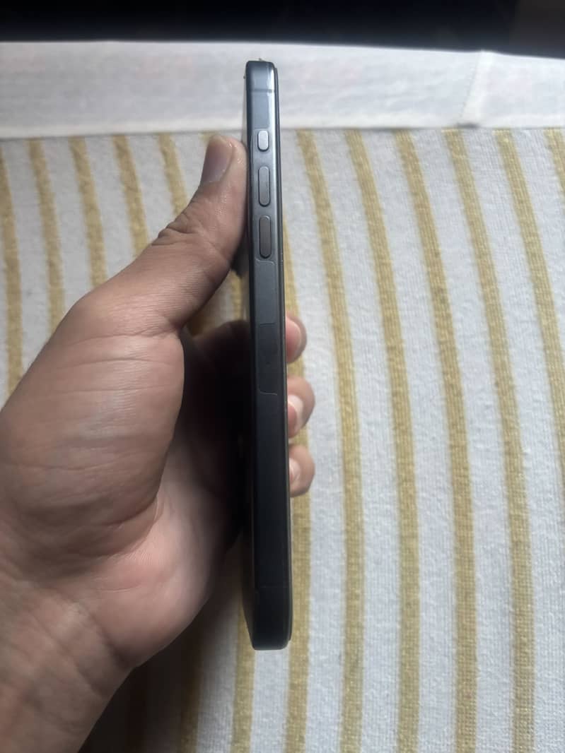 Apple iPhone 15 Pro Max 3