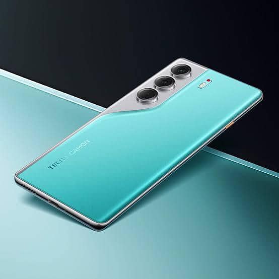 Tecno CAMON 40 Pro 1