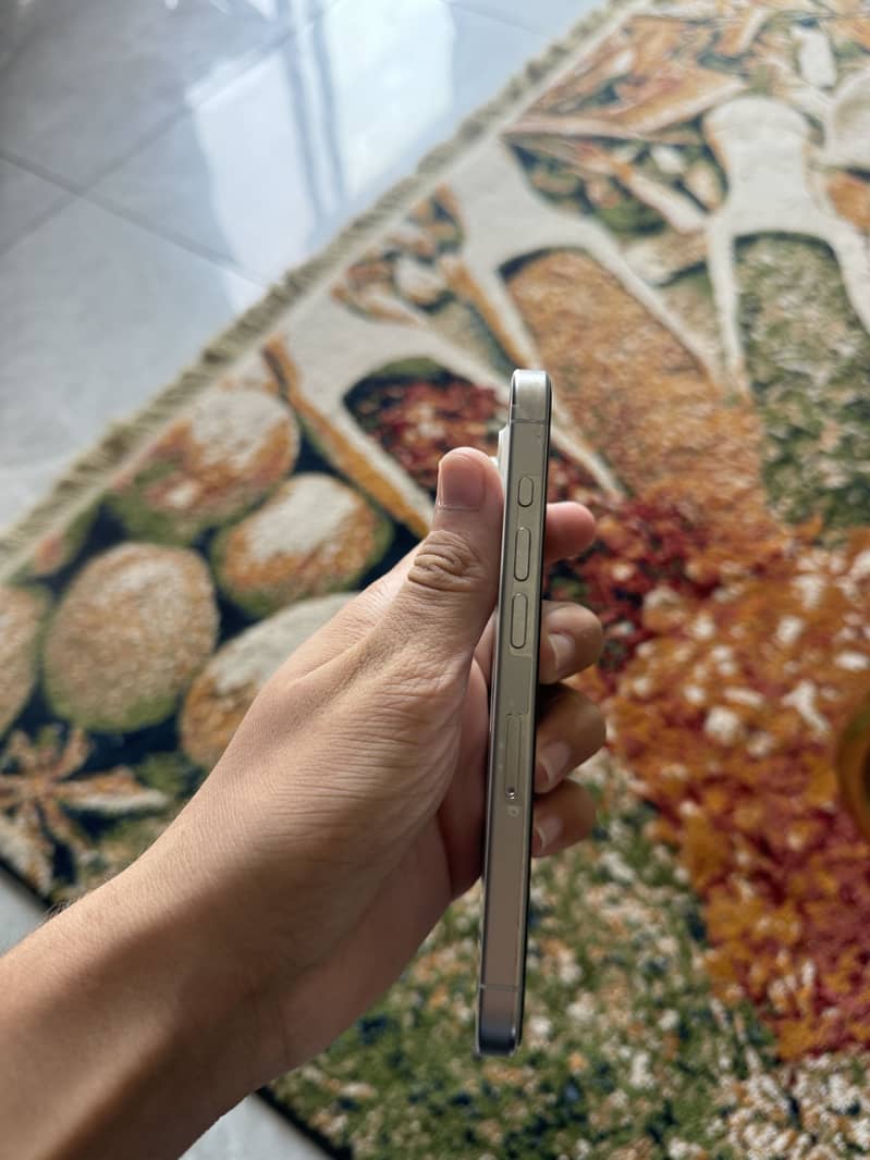 Apple iPhone 15 Pro 1