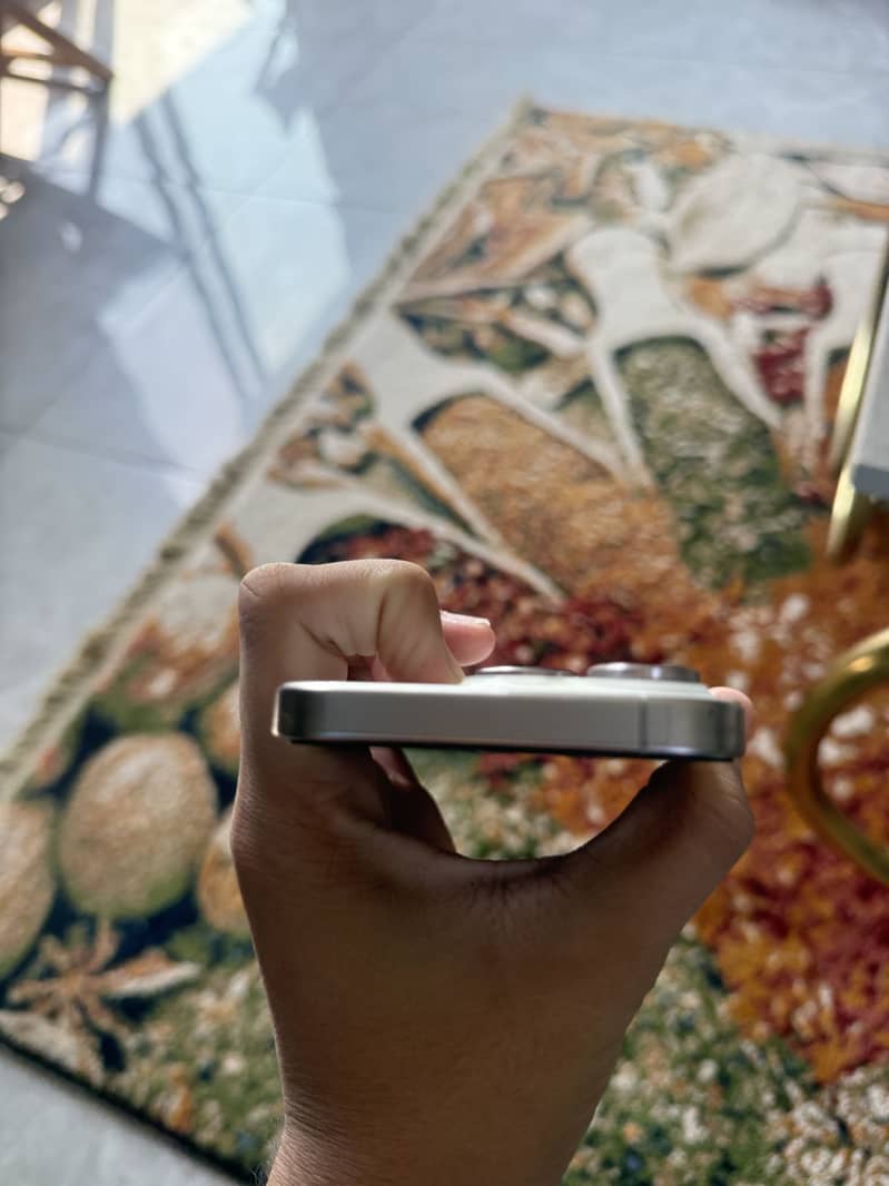 Apple iPhone 15 Pro 4