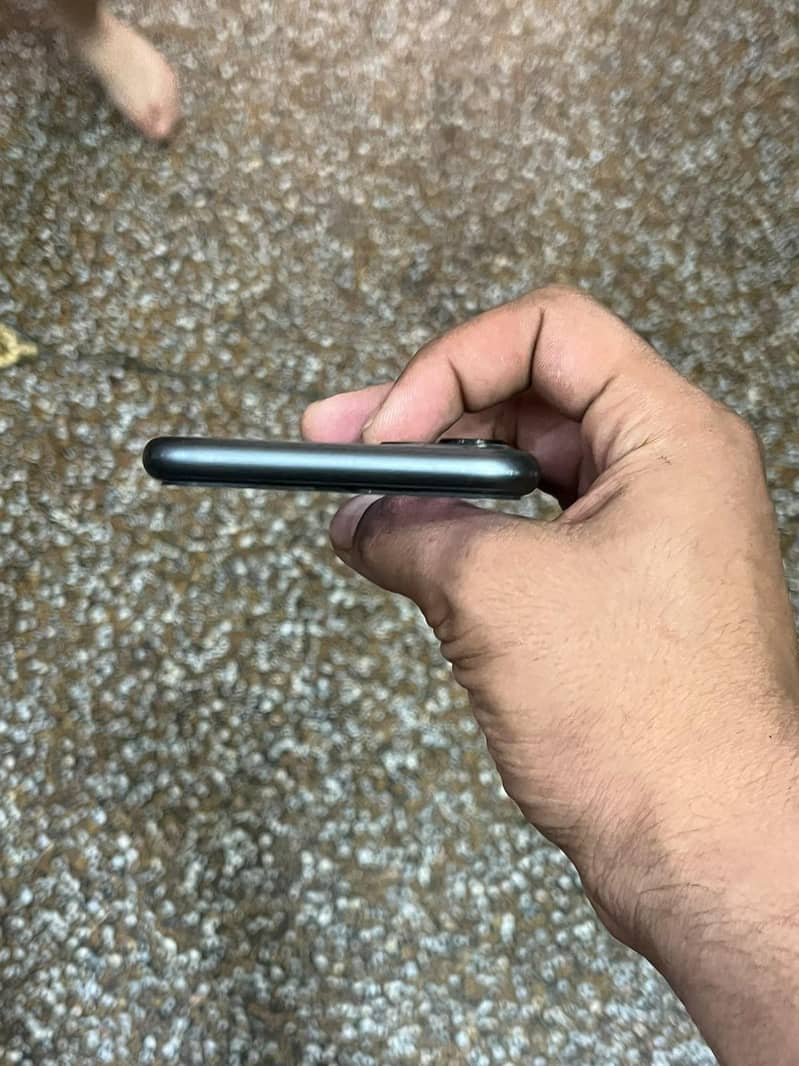 Apple iPhone 11 3