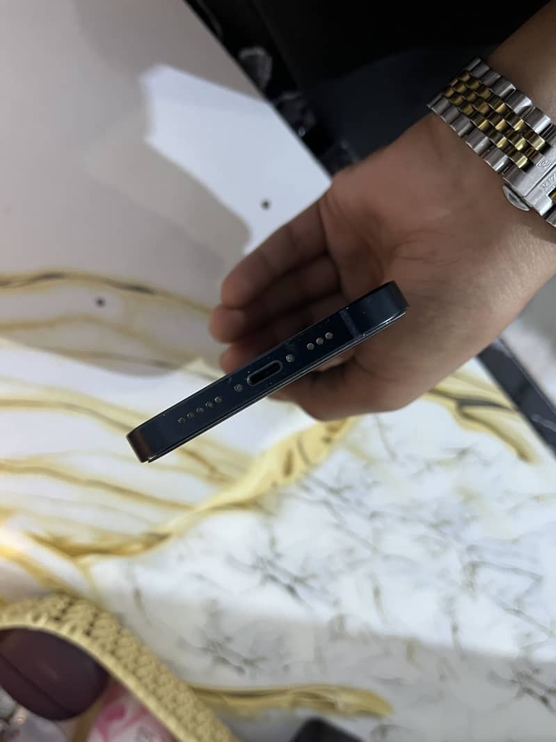 Apple iPhone 13 1