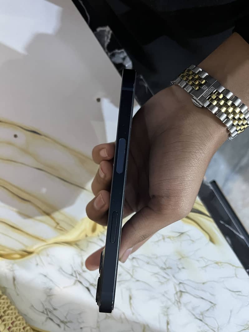 Apple iPhone 13 2