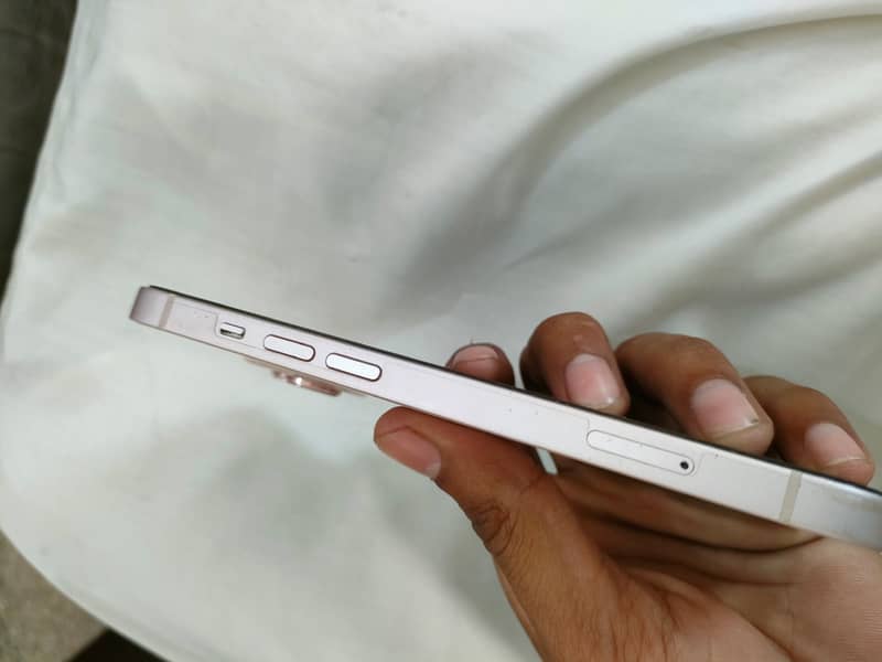 Apple iPhone 13 2